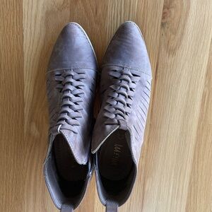 Mi.IM taupe women’s bootie size 7